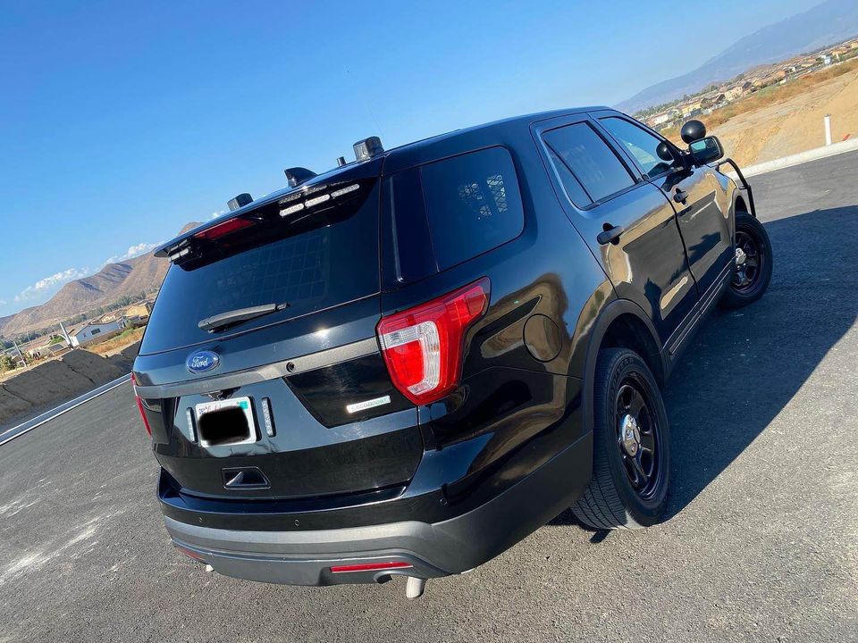 thumbnail image 2 of Ford Police Interceptor Utility (2016) - Picture 8 Of 15 2 of 10